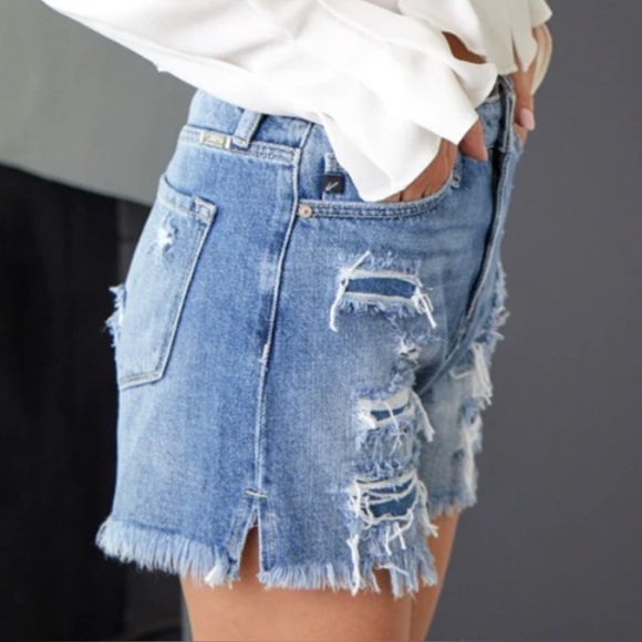 KanCan Ella High Rise Patched & Fray Hem Mom Shorts Size 27 - Picture 3 of 15
